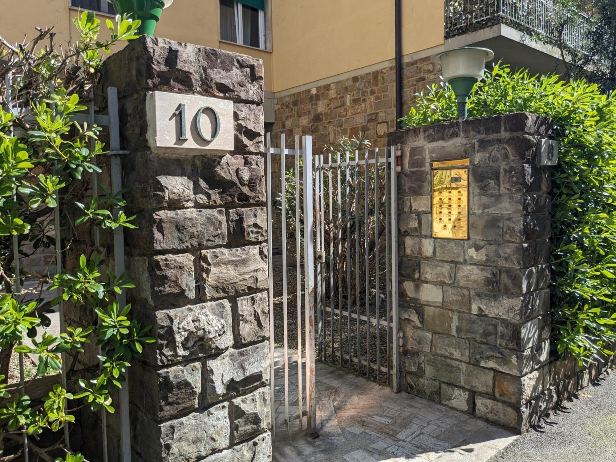 Frullhouse - Sweet Dreams In Florencia